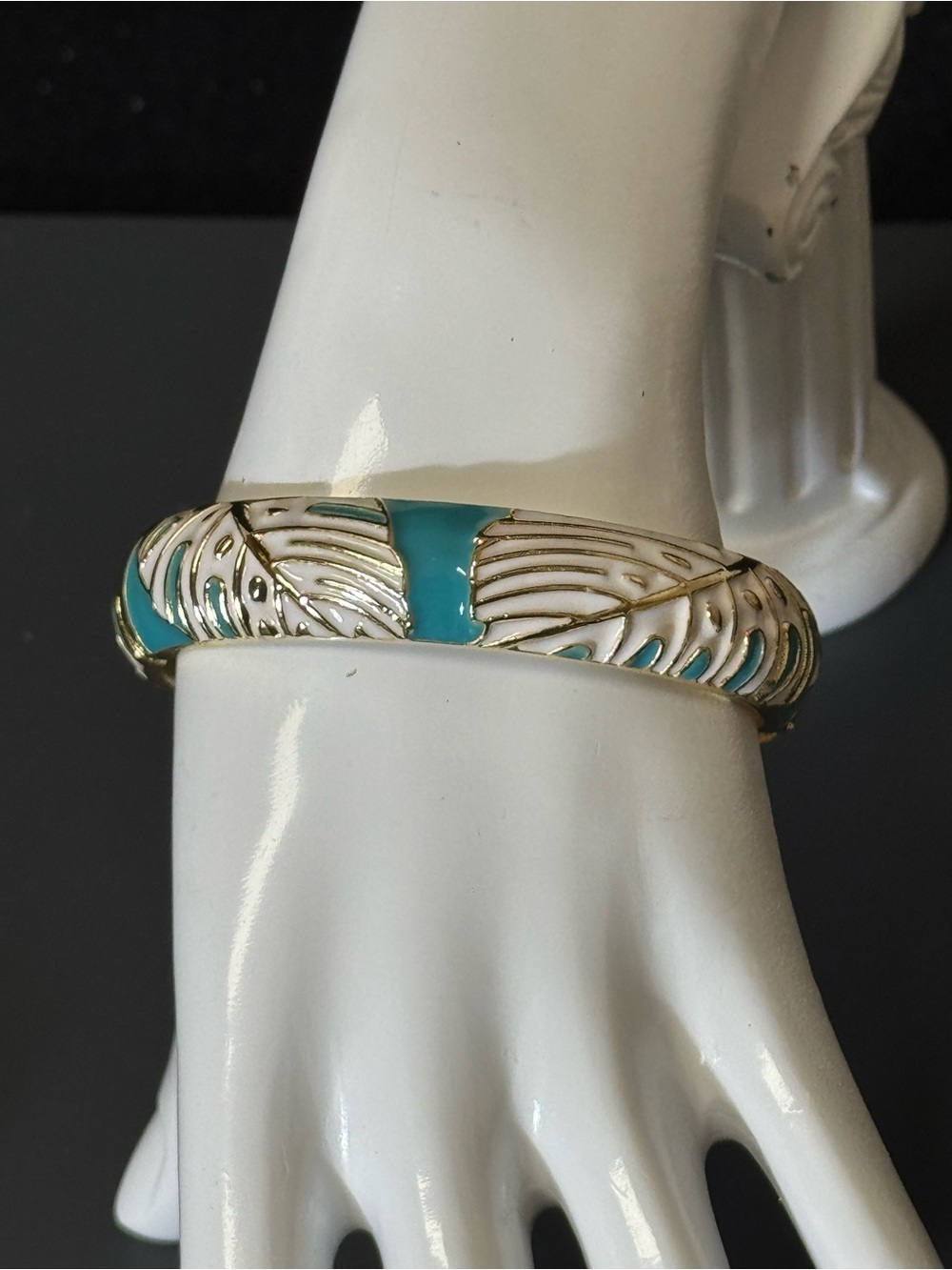 NWOT Turquoise Enamel Monstera Leaf Hinged Bangle Clamper Bracelet Gold Tone